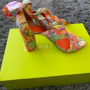 Size 9.5 high heel sandals. Gianni Bini. Mutlicolor